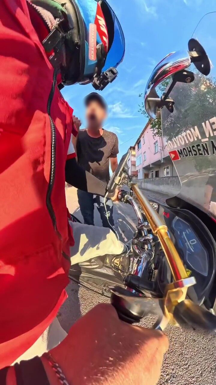 Seni Gebertirim Diyerek Motokuryeye Saldirdi O Anlar Kask Kamerasinda (3)