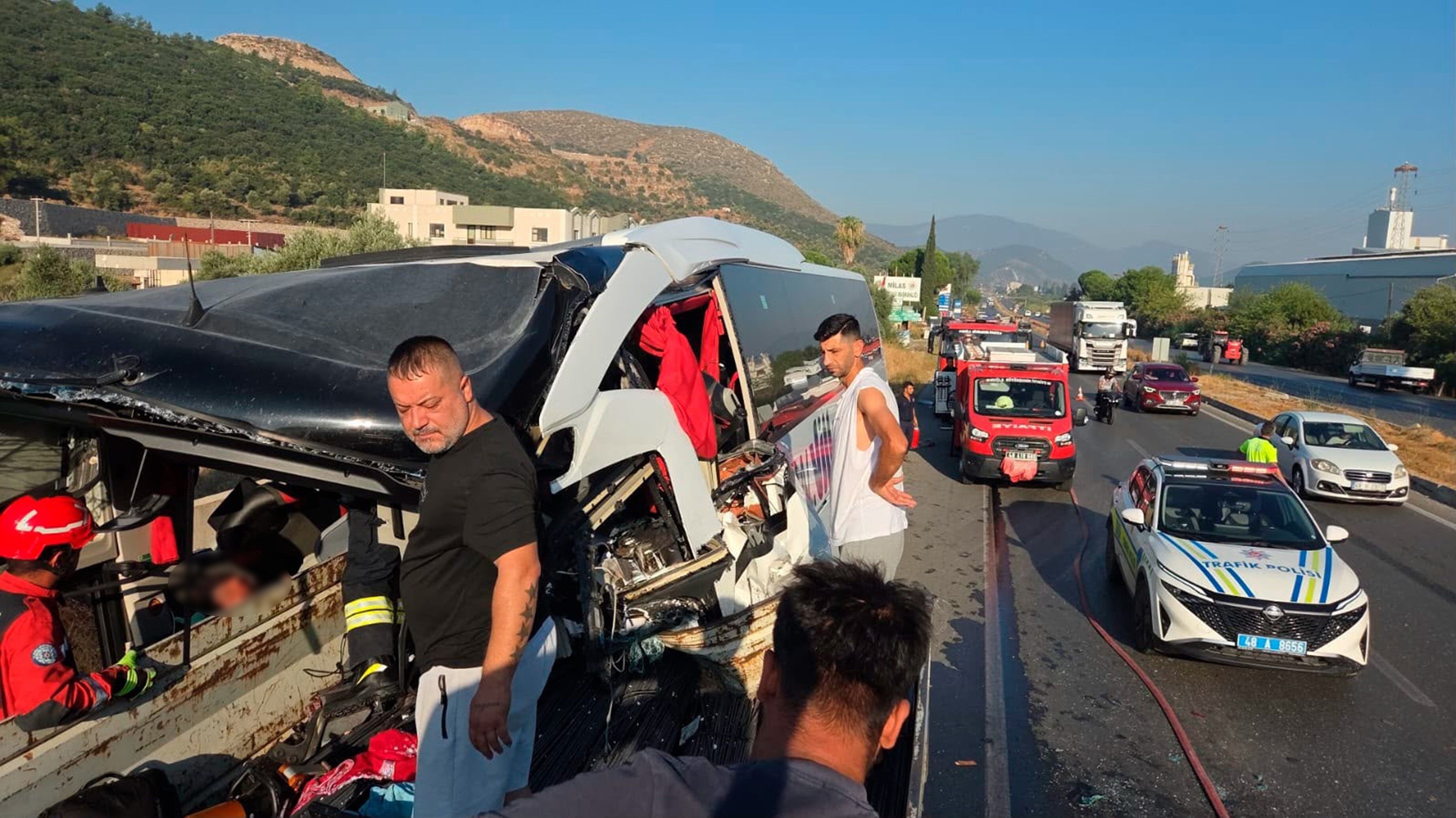 Sete Gitmek Için Otobüse Binmişti! 2 Kişinin Öldüğü Kazada Yaralandı (3)