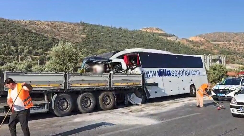 Sete Gitmek Için Otobüse Binmişti! 2 Kişinin Öldüğü Kazada Yaralandı (4)