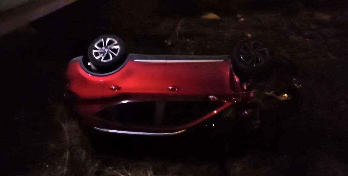 Takla Atan Otomobilden Burnu Bile Kanamadan Cikti Biraz Suratliydim (2)