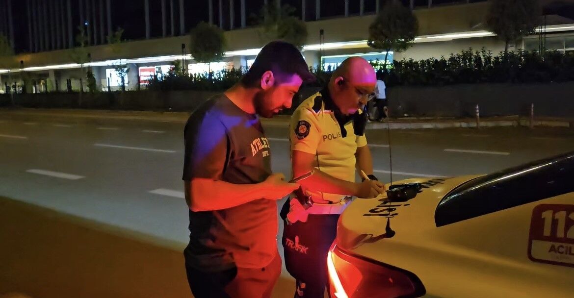 Takla Atan Otomobilden Burnu Bile Kanamadan Cikti Biraz Suratliydim (3)