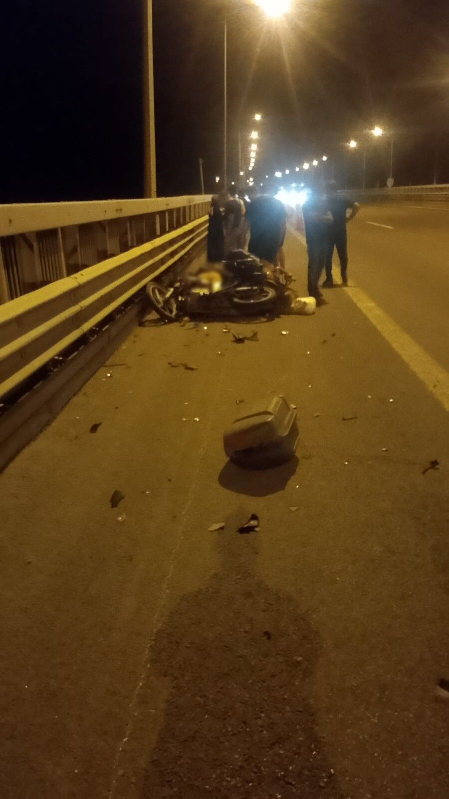 Tem Otoyolu’nda Can Pazarı! Motosiklet Kamyona Saplandı, Sürücü Hayatını Kaybetti (2)