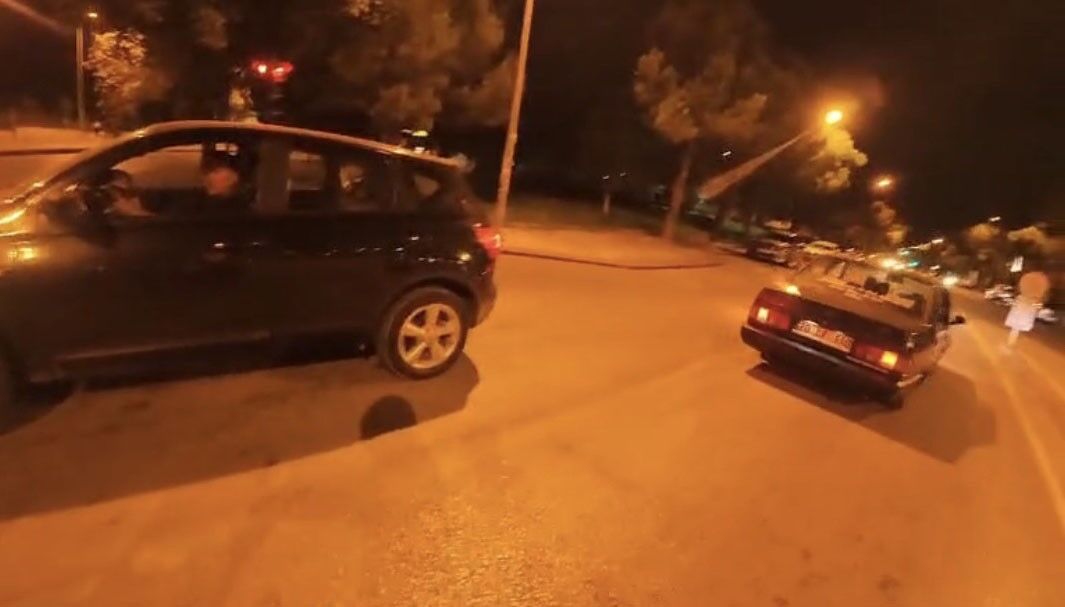 Ters Şeritten Gelen Otomobil Dehşet Saçtı! Motosikletli Son Anda Kurtuldu (3)