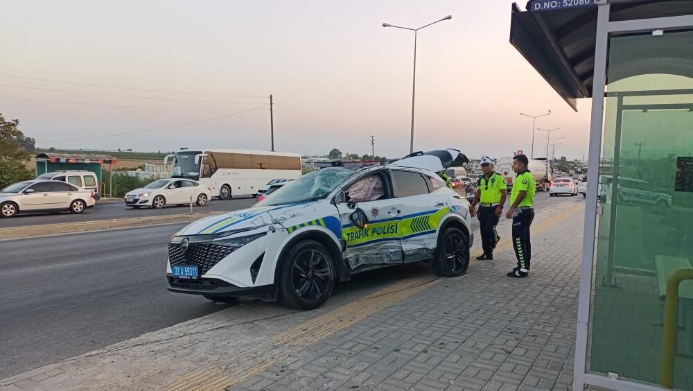 Trafik Isiklarinda Feci Kaza Polis Araci Takla Atti 2 Yarali (2)