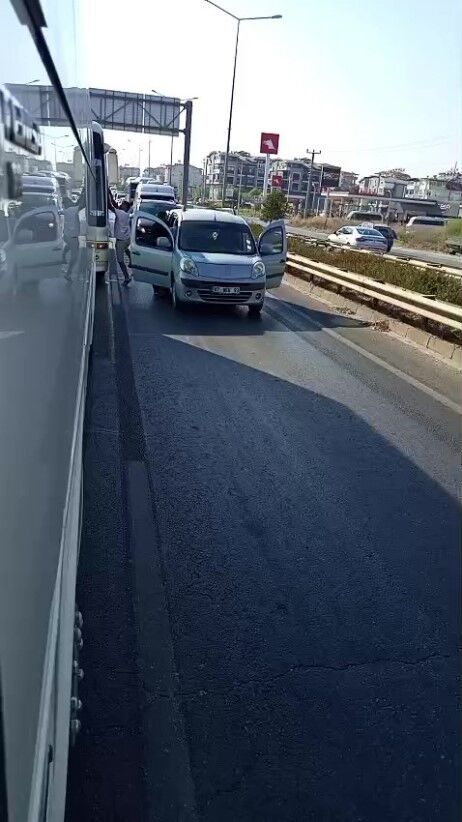 Trafikte Korku Dolu Anlar! Olay Anı Saniye Saniye Kamerada (4)
