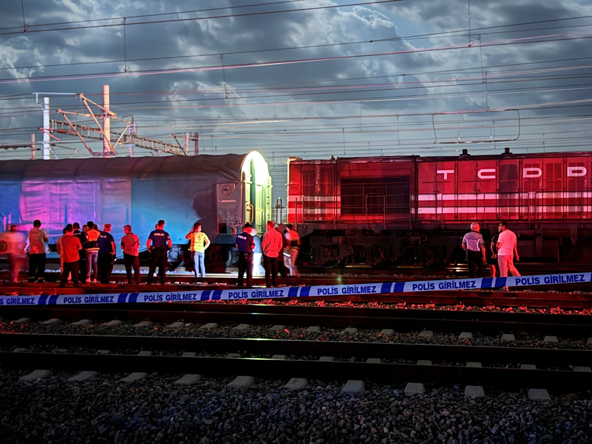 Tren Garında Korkunç Olay! 31 Yaşındaki Işçi Elektrik Akımına Kapılarak Öldü (3)