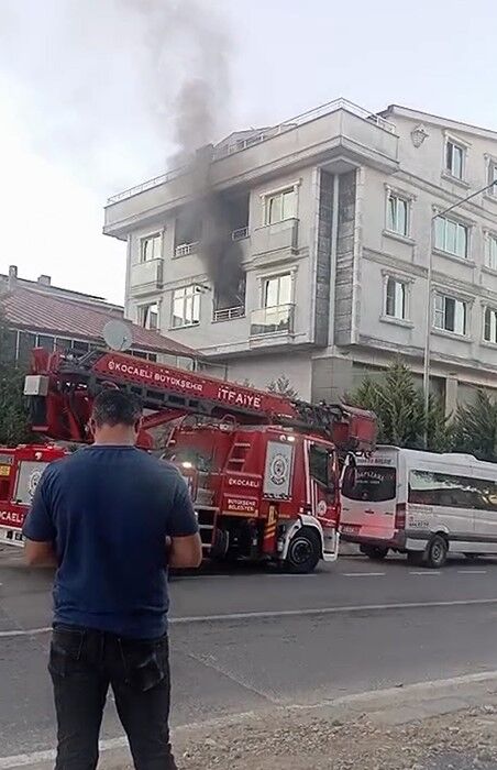 Yangin Sondurulurken Bir Anda Patladi Patlama Yuzlerce Metre Oteden Duyuldu (3)