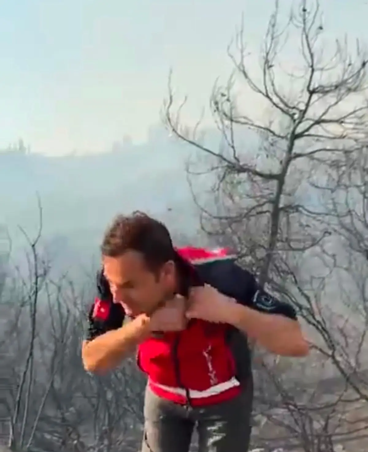 Yangını Anlatırken Kor Parçası Isabet Etti! Belediye Başkanı Ahmet Akın Hastanelik Oldu (2)-1