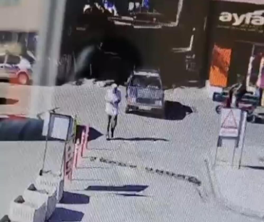 Yasli Adama Carpip Arkasina Bile Bakmadi O Anlar Kamerada (3)