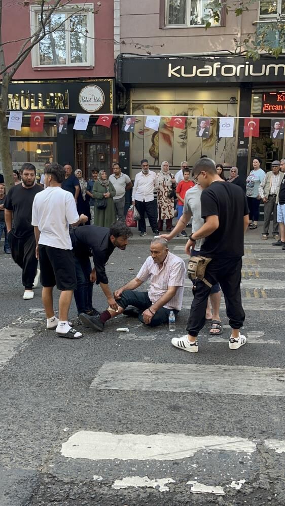 Yaya Geçidinde Yaşlı Adama Çarptı, Sözleri Şoke Etti! “Öğretmenleri Böyle Mi Öğretiyor Bunlara” (2)