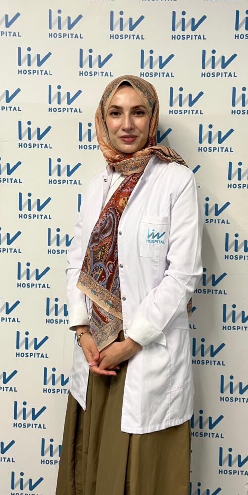 Yaz Aylarında Sıcaklık Ve Nemin Artmasıyla Mantar Enfeksiyonları Daha Sık Görülebiliyor. Uzm. Dr. Esra Kaymaz, Özellikle Terleme, Cildin Uzun Süre Nemli Kalması Ve Ortak Kullanım Alanlarının Mantar Riskini Artırdığına