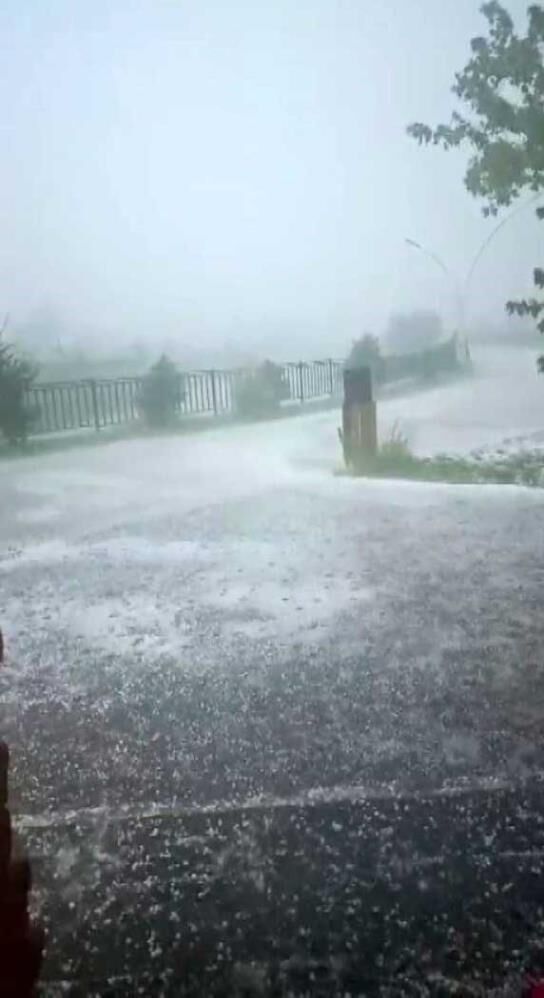 Yaz Sicaginda Kis Surprizi Cadde Ve Sokaklar Beyaza Burundu (4)