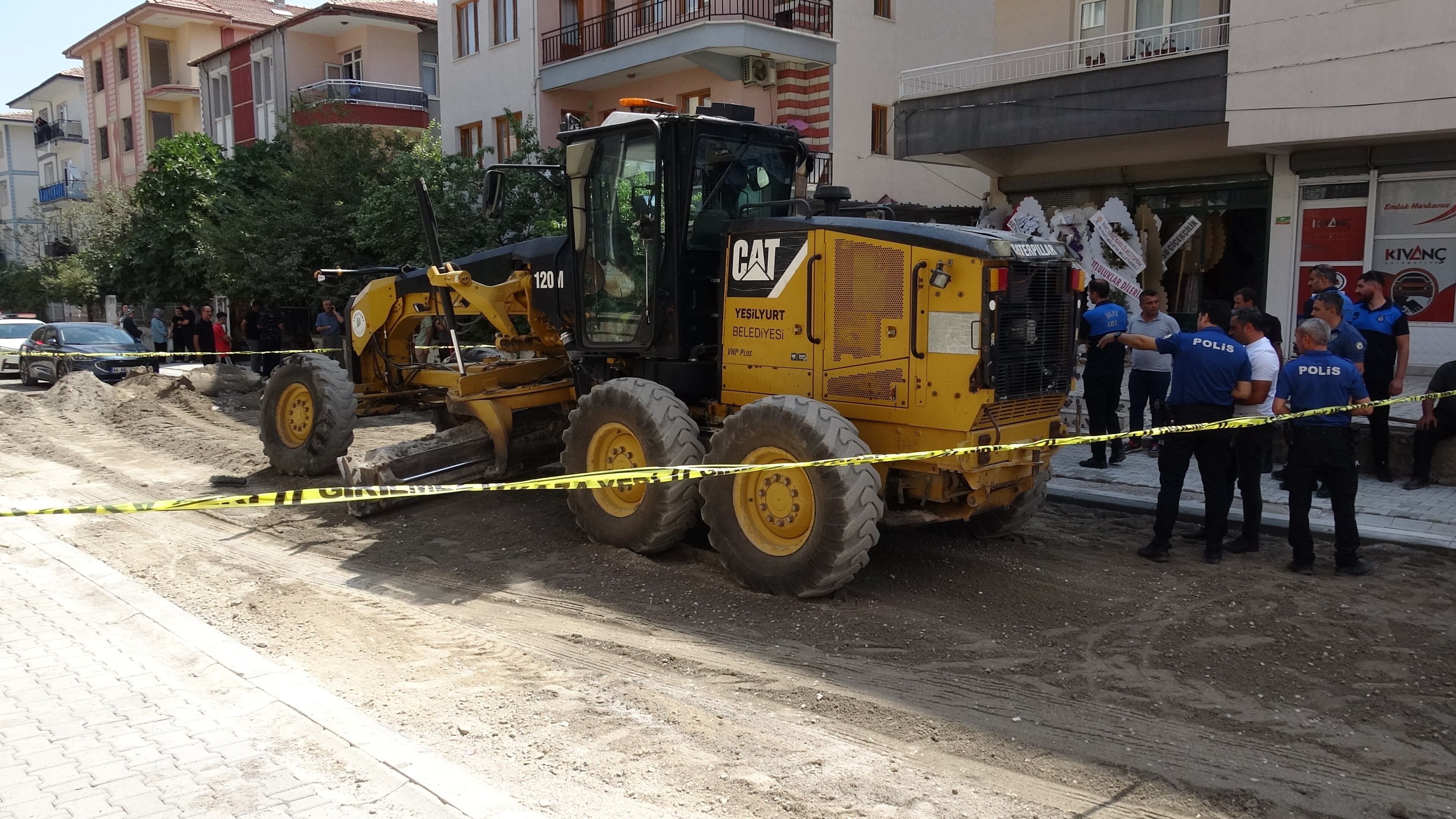 Yol Calismasinda Feci Kaza Is Makinesinin Altinda Kalan Isci Hayatini Kaybetti (2)