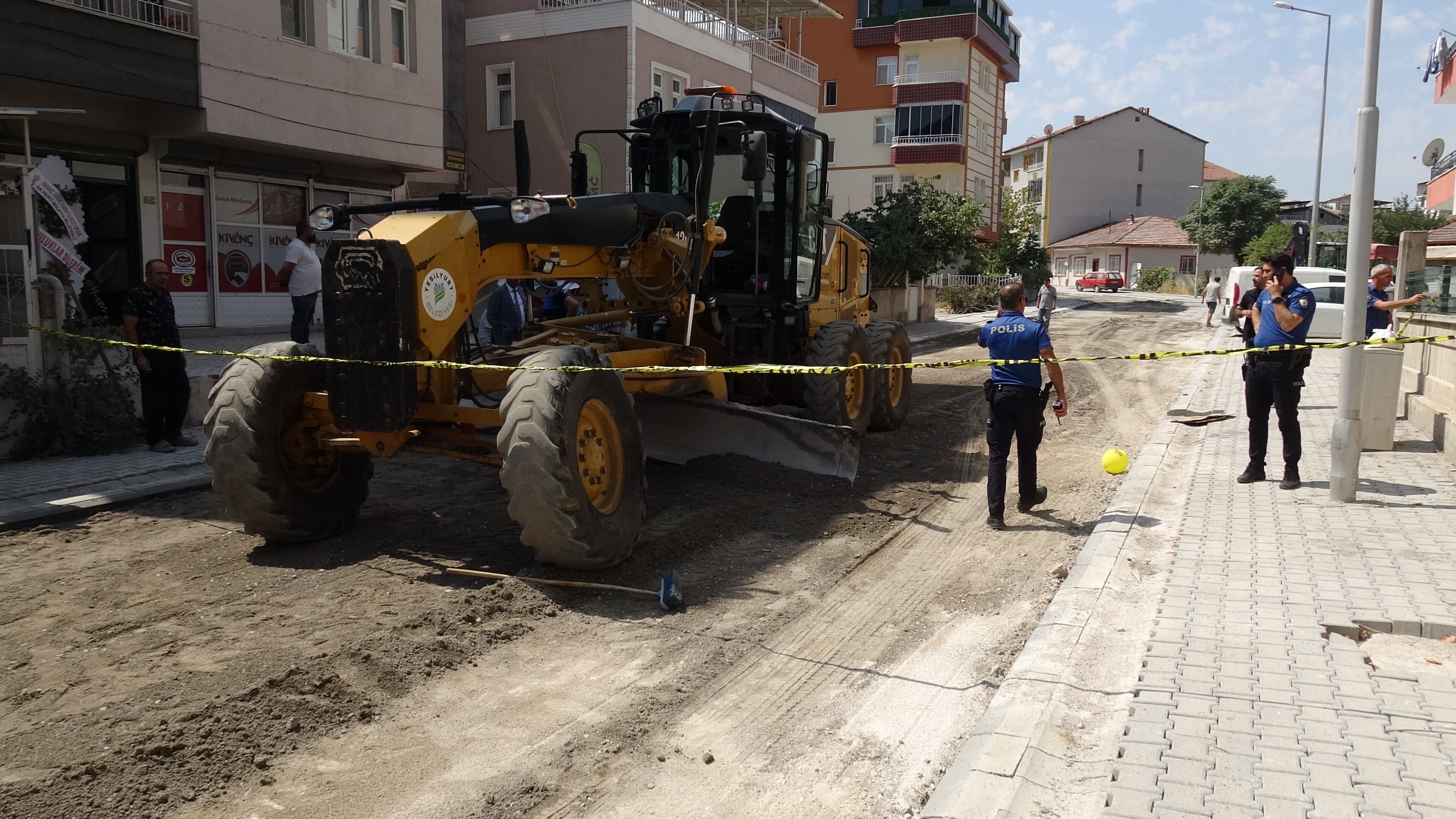 Yol Calismasinda Feci Kaza Is Makinesinin Altinda Kalan Isci Hayatini Kaybetti (3)