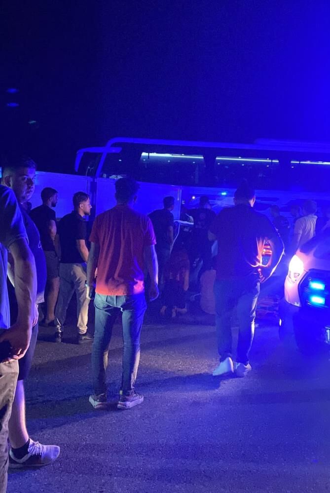 Yolcu Otobusu Ve Otomobil Makaslayan Tira Carpti 1 Olu 5 Yarali (3)