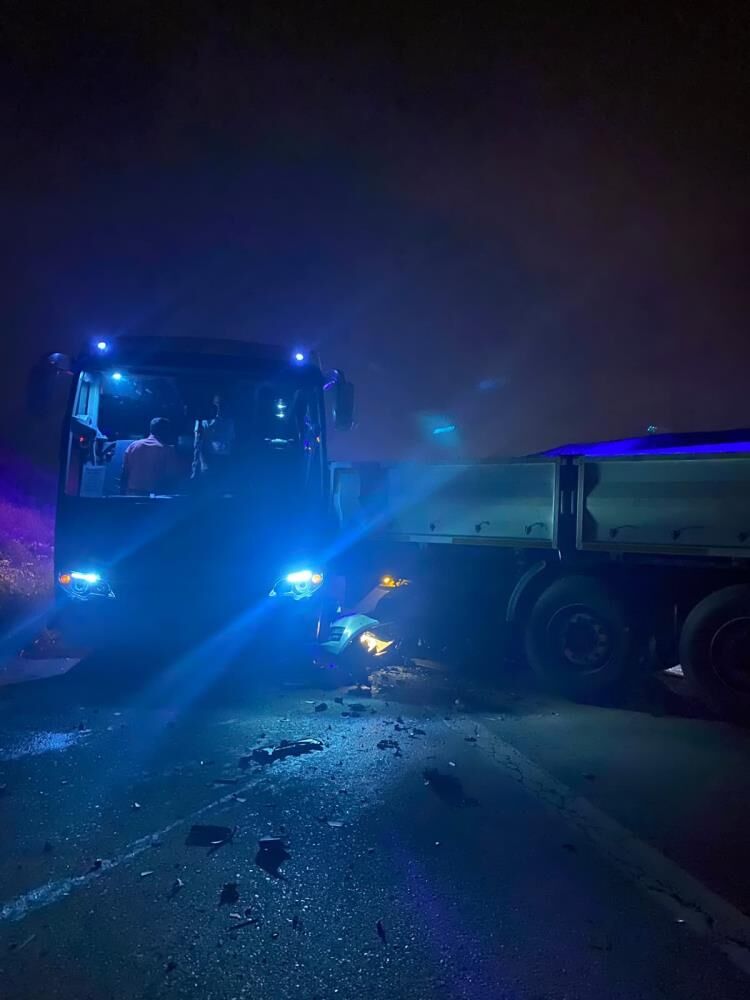 Yolcu Otobusu Ve Otomobil Makaslayan Tira Carpti 1 Olu 5 Yarali (4)