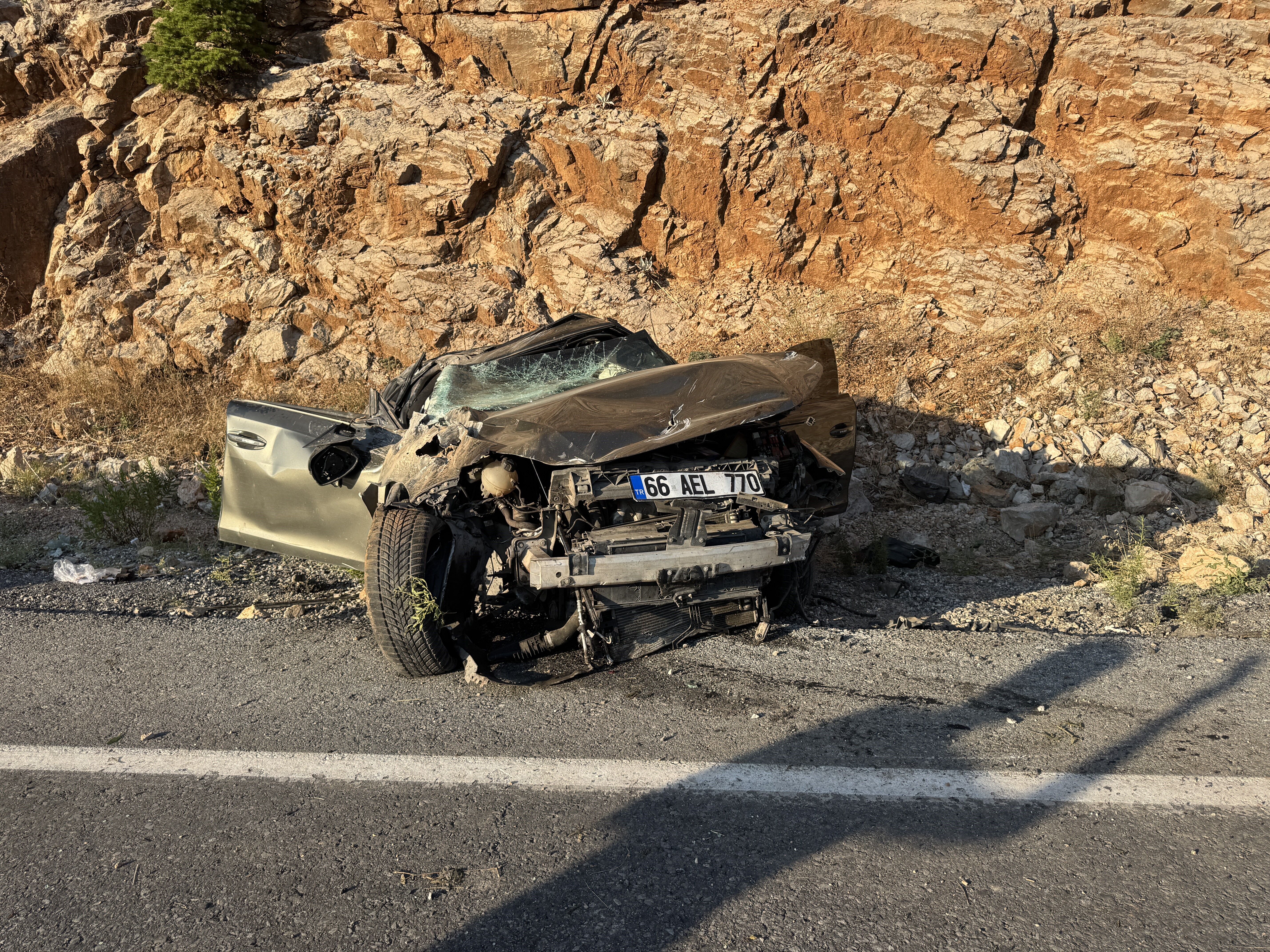 Yolculuk Kabusa Döndü! Takla Atan Otomobilde 1 Ölü, 2 Yaralı (4)