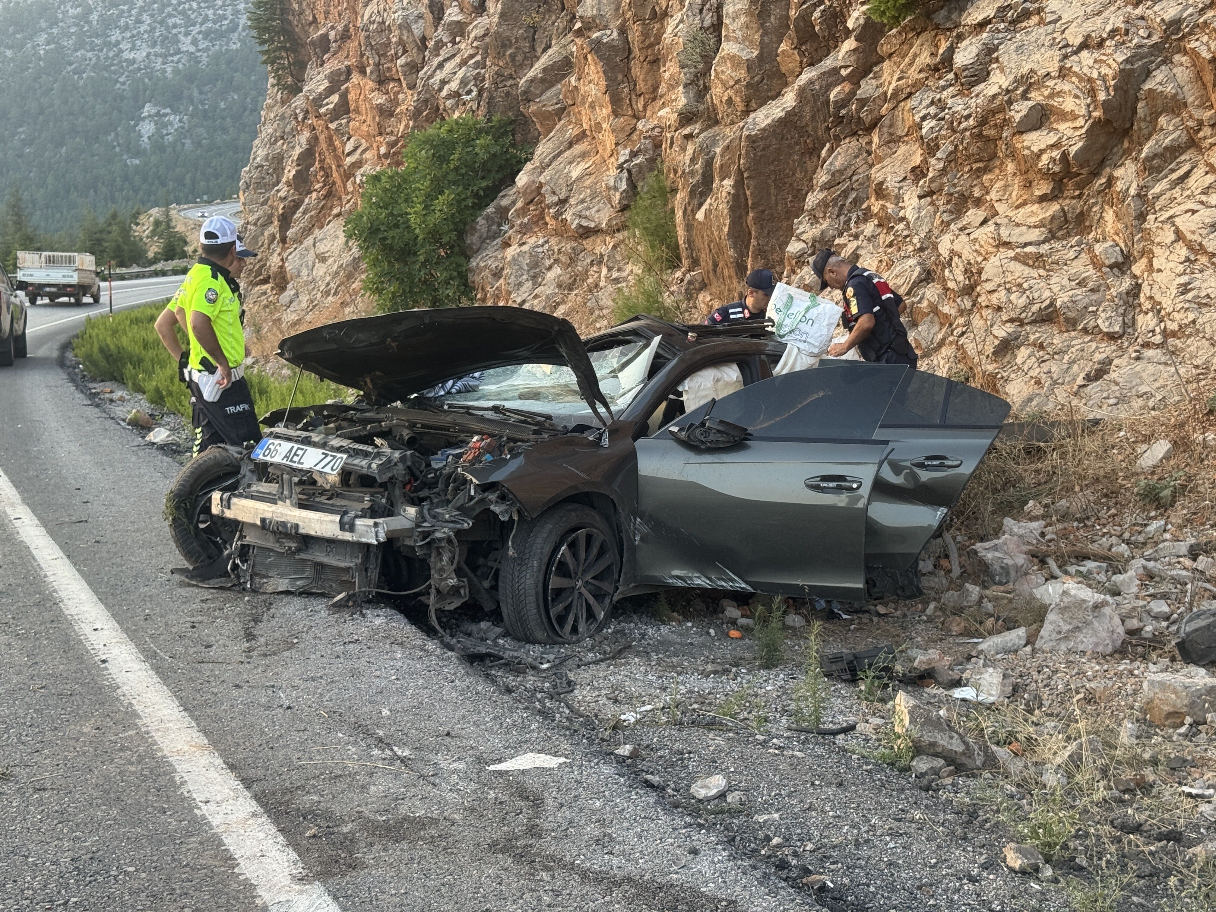 Yolculuk Kabusa Döndü! Takla Atan Otomobilde 1 Ölü, 2 Yaralı (5)
