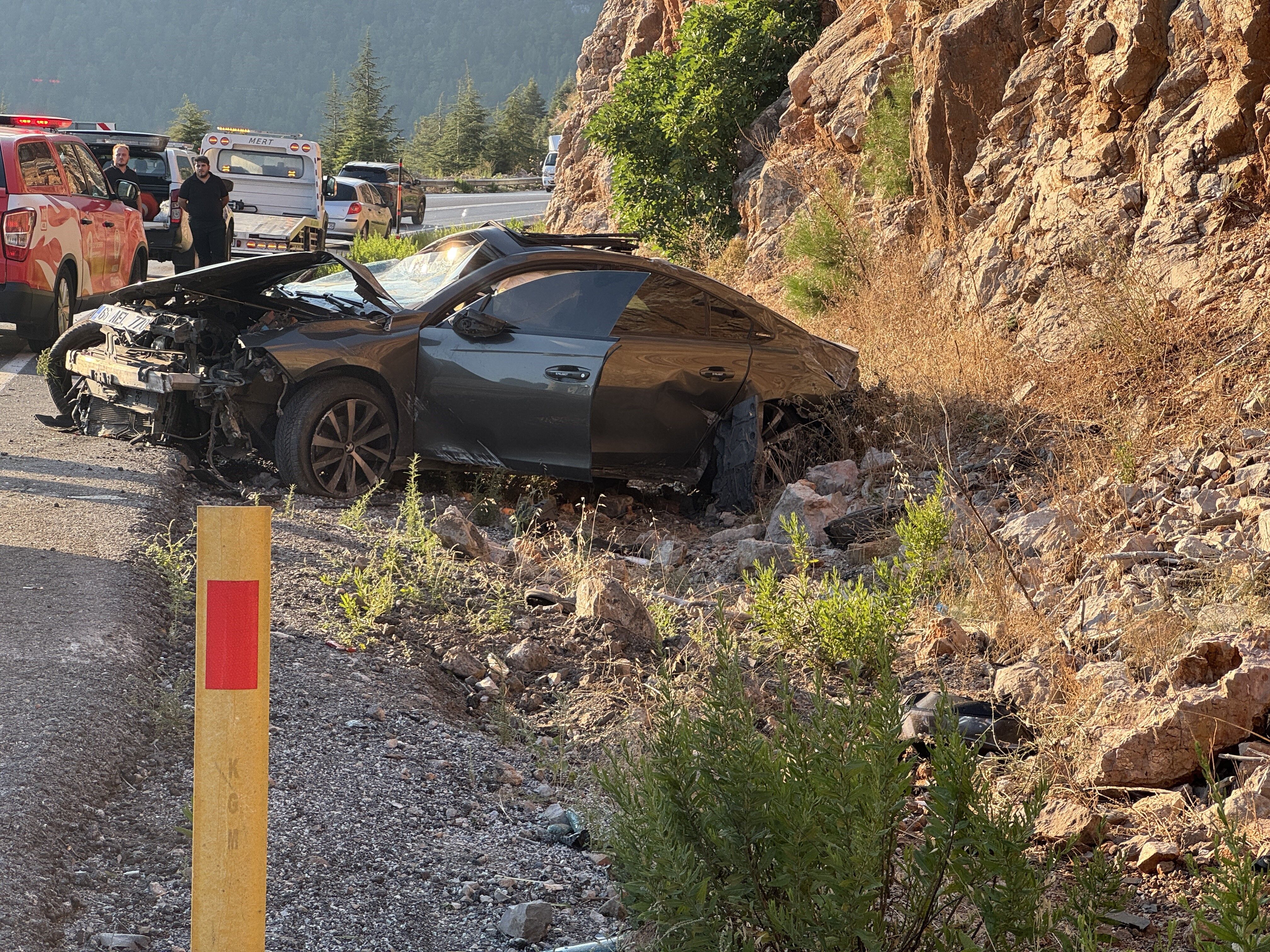 Yolculuk Kabusa Döndü! Takla Atan Otomobilde 1 Ölü, 2 Yaralı (6)
