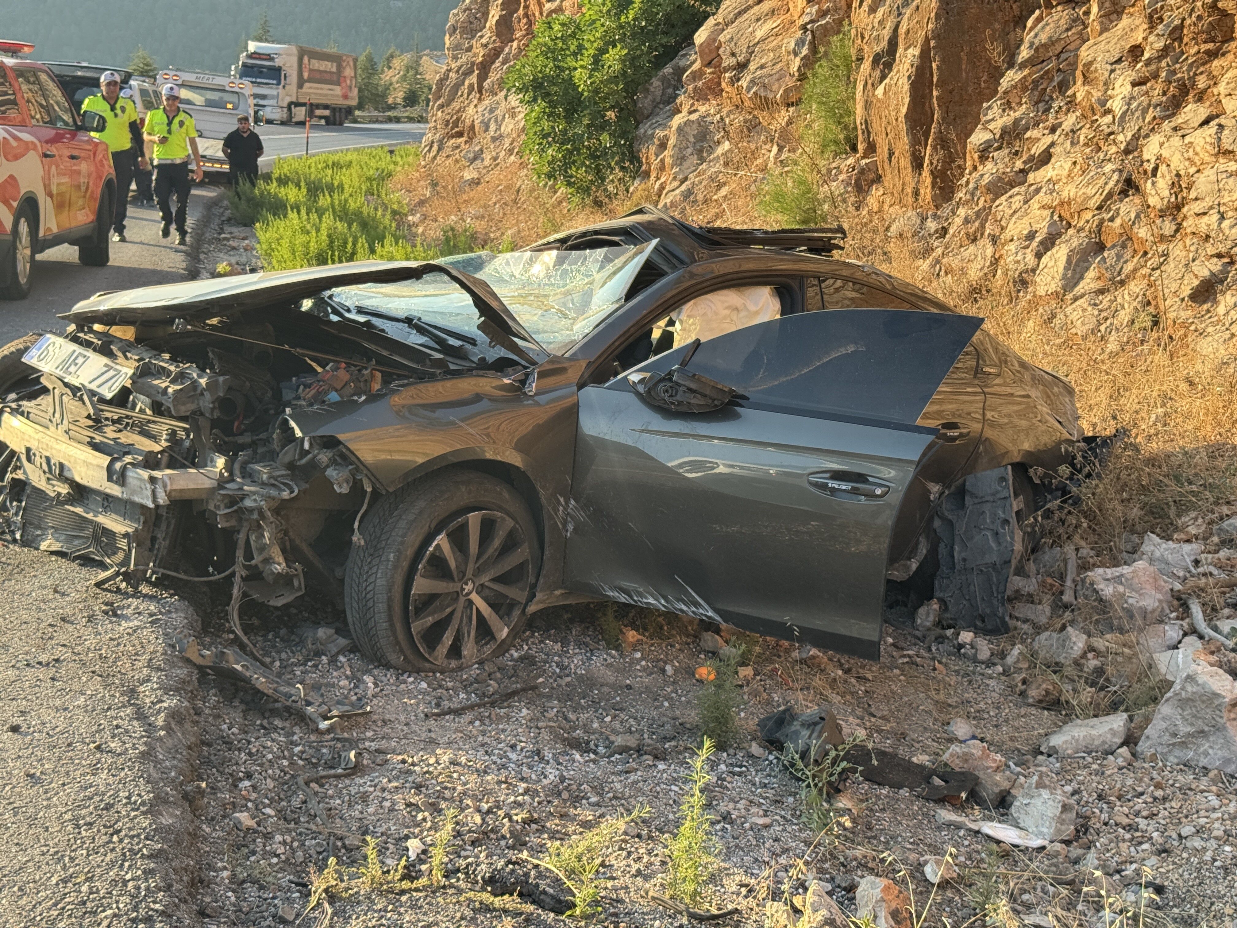 Yolculuk Kabusa Döndü! Takla Atan Otomobilde 1 Ölü, 2 Yaralı (8)