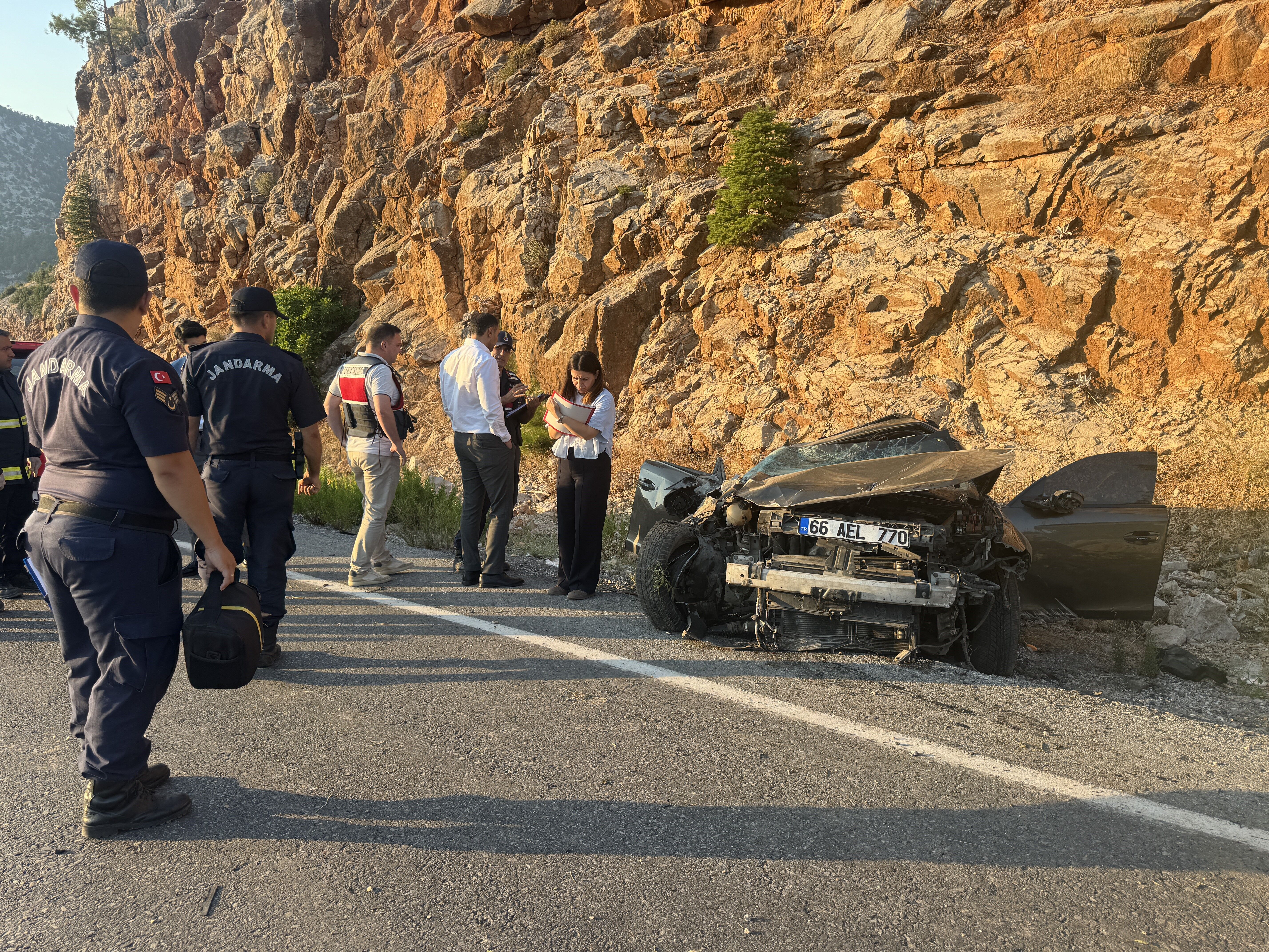 Yolculuk Kabusa Döndü! Takla Atan Otomobilde 1 Ölü, 2 Yaralı (9)