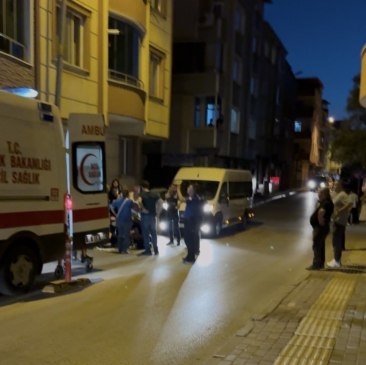Yurekleri Agza Getiren Kaza Aniden Yola Firlayan Cocuga Minibus Carpti (3)