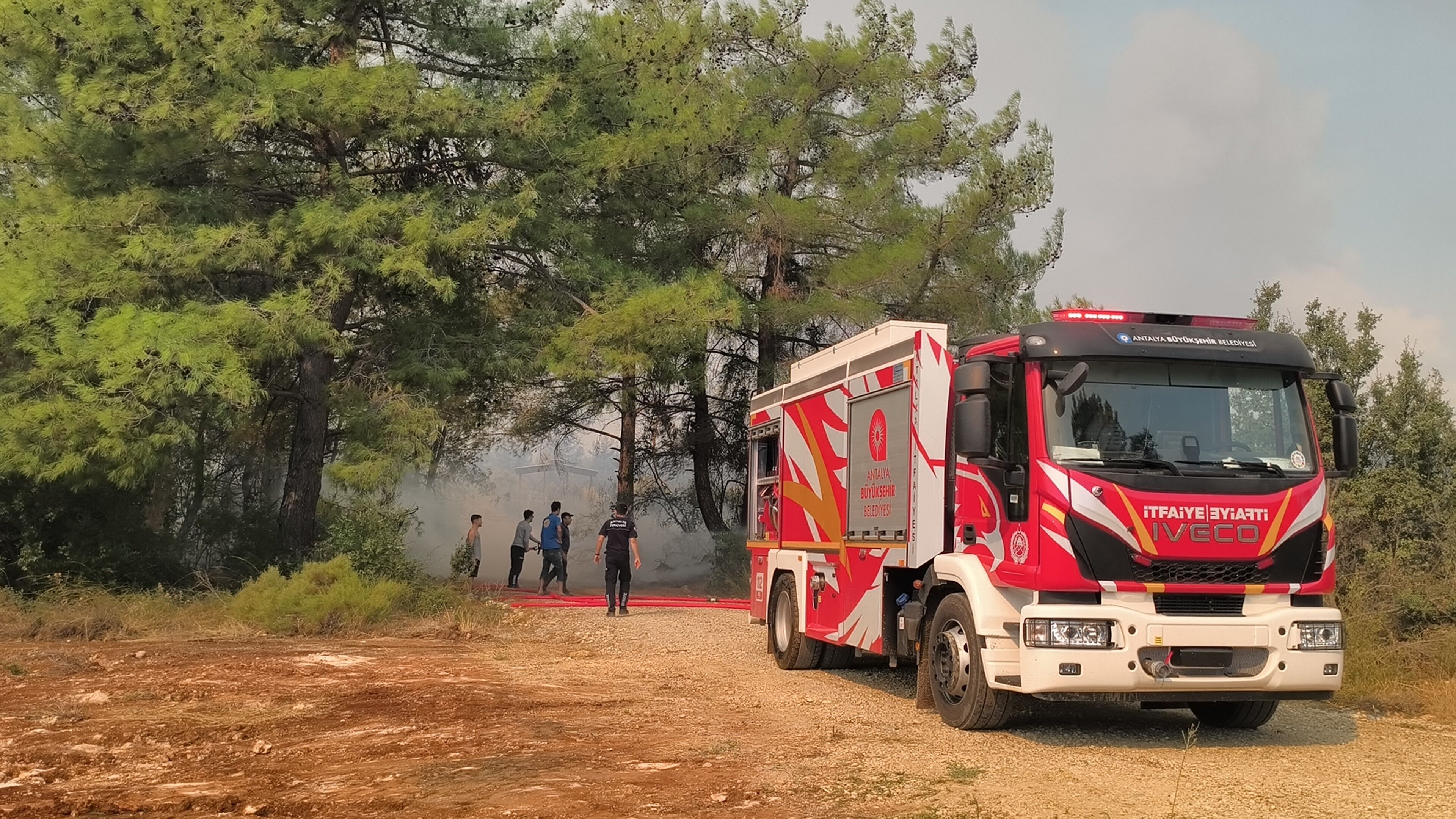 2 Şehirde Yangın Kabusu! Yüzlerce Hane Tahliye Edildi (13)