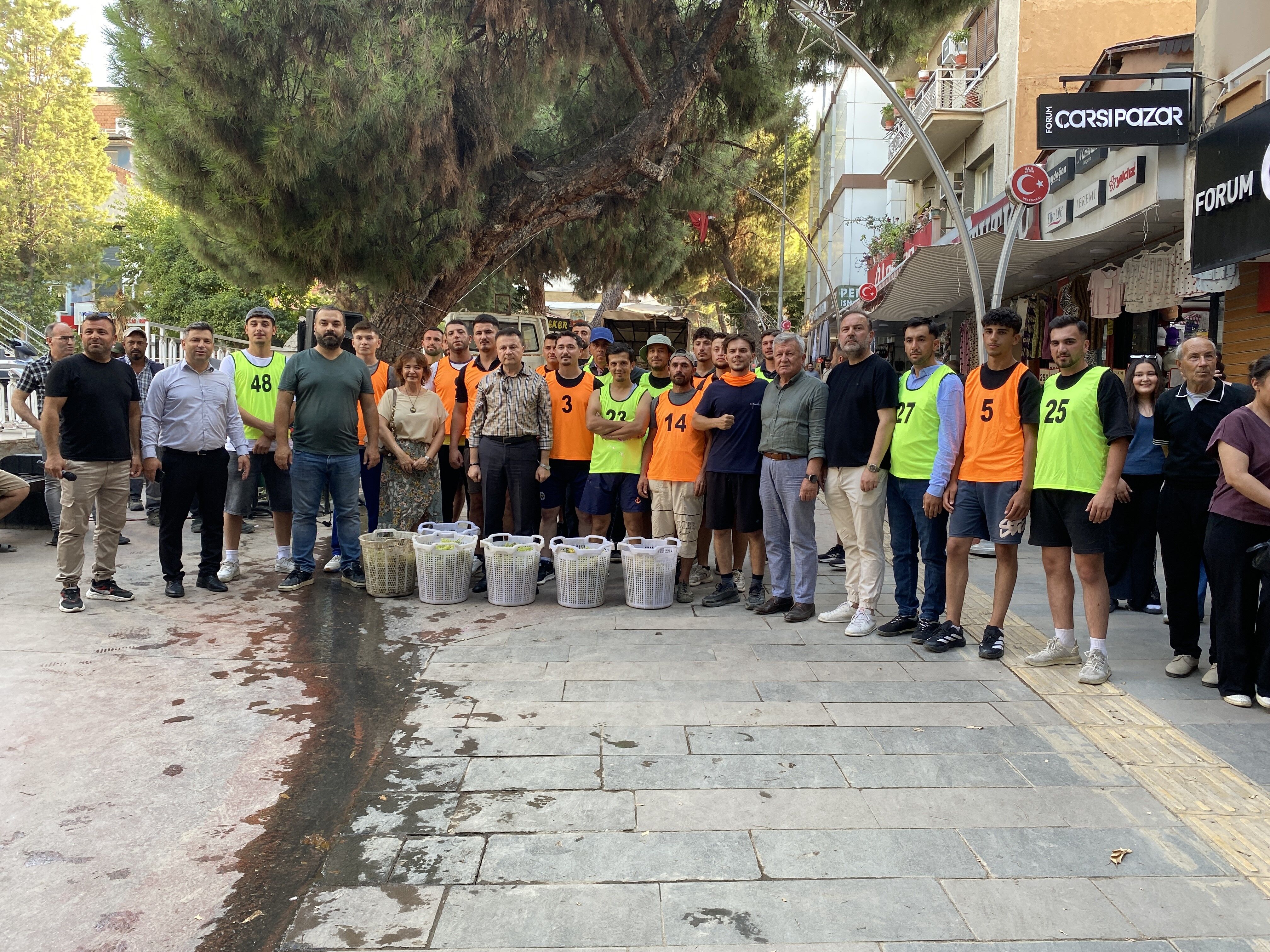 30 Kilo Uzumle 500 Metre Yaristilar Alasehirde Nefes Kesen Mucadele (3)