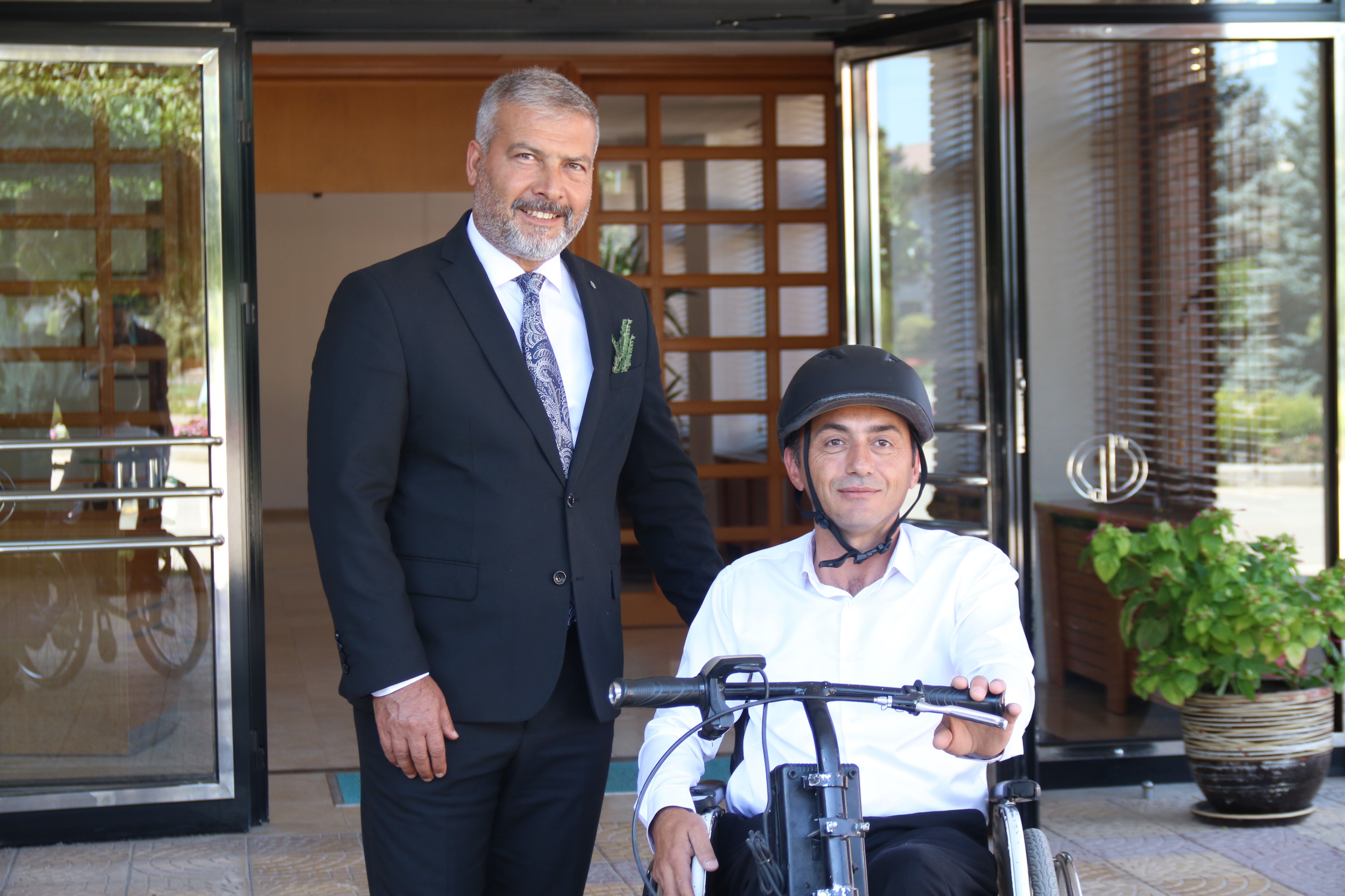30 Yıl Önce Felç Kaldı, Pes Etmedi “Ben Yaparım” Dedi! 200 Bin Tl’lik Aparatı Evinin Balkonunda Üretti (7)