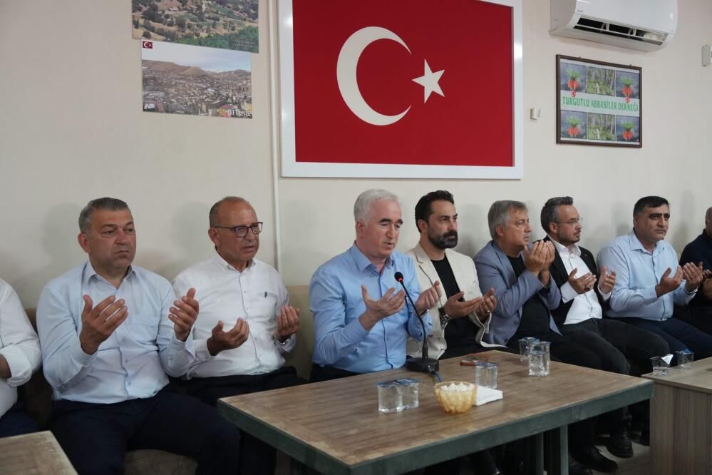 8 Yillik Husumet Bitti Iki Aile Baris Icin Ayni Masada Bulustu (3)