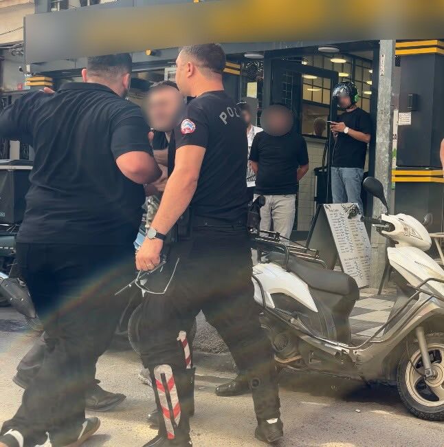 Babasını Darbetti! Dehşet Anları Kameraya Böyle Yansıdı (2)