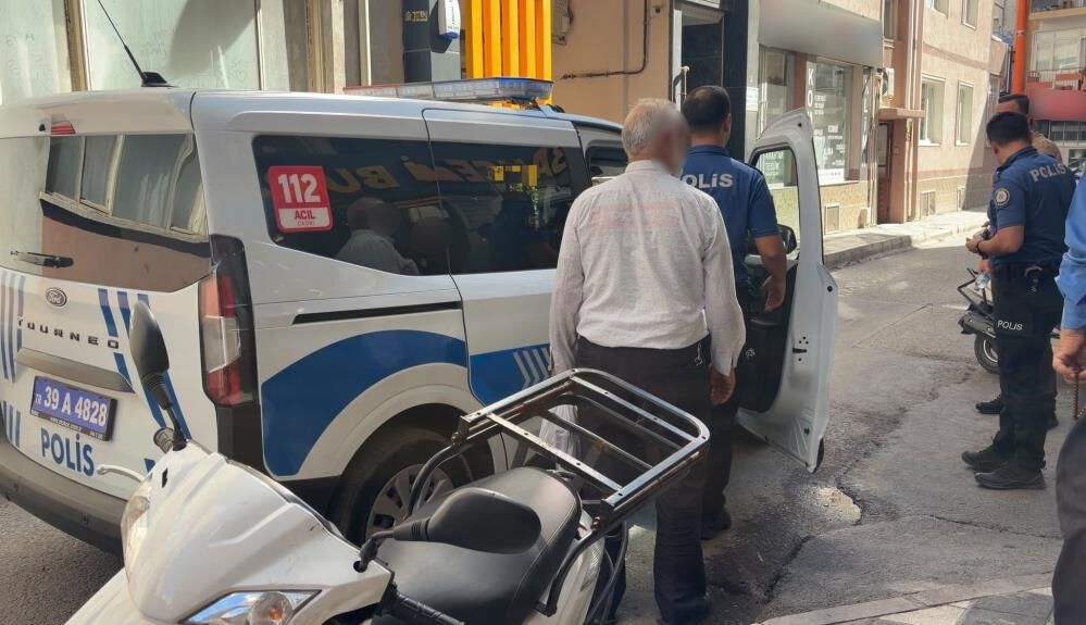 Babasını Darbetti! Dehşet Anları Kameraya Böyle Yansıdı (3)