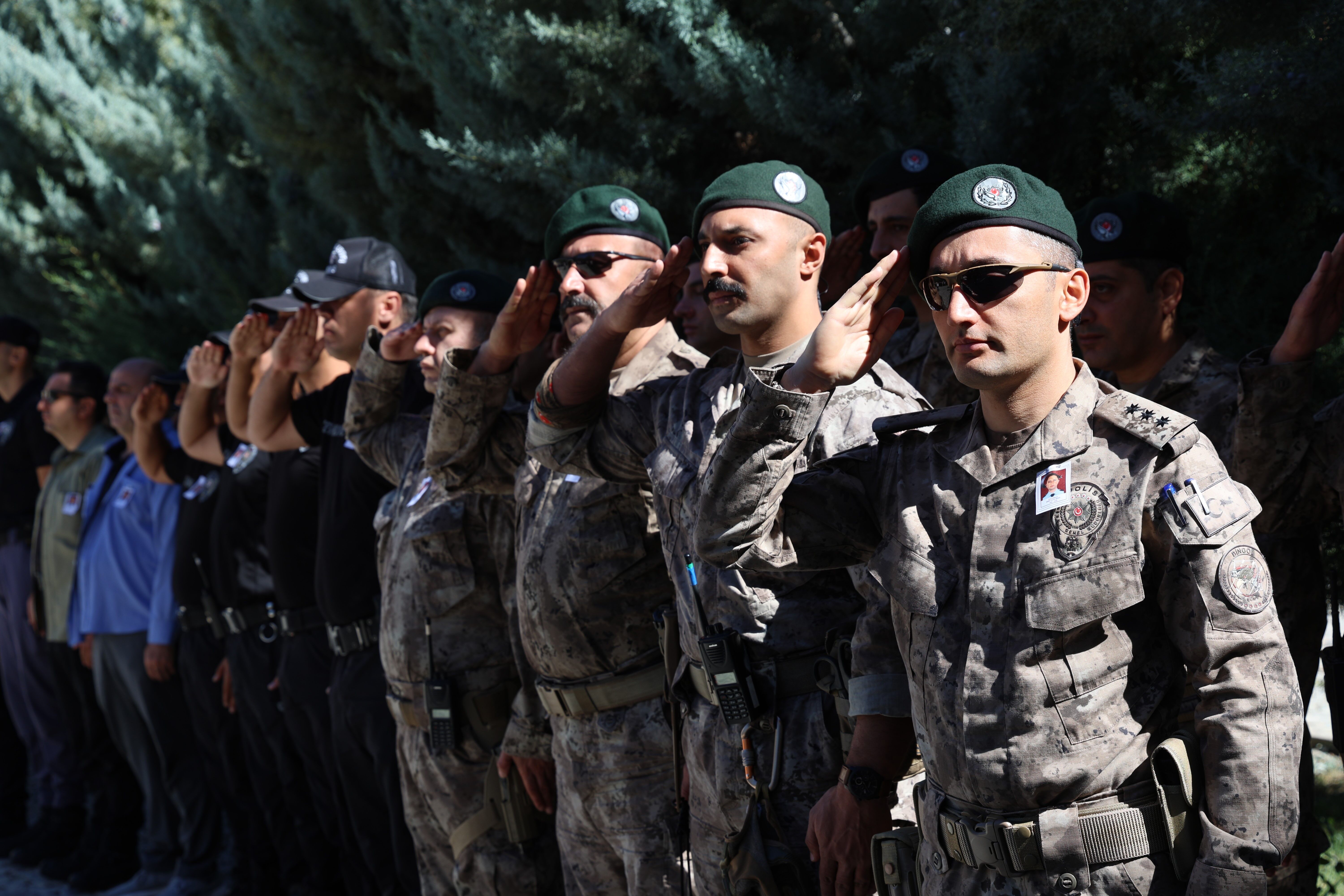 Bir Çocuk Babası Genç Polis Için Gözyaşları Sel Oldu! Mert Ozan Şindi Memleketine Uğurlandı (10)