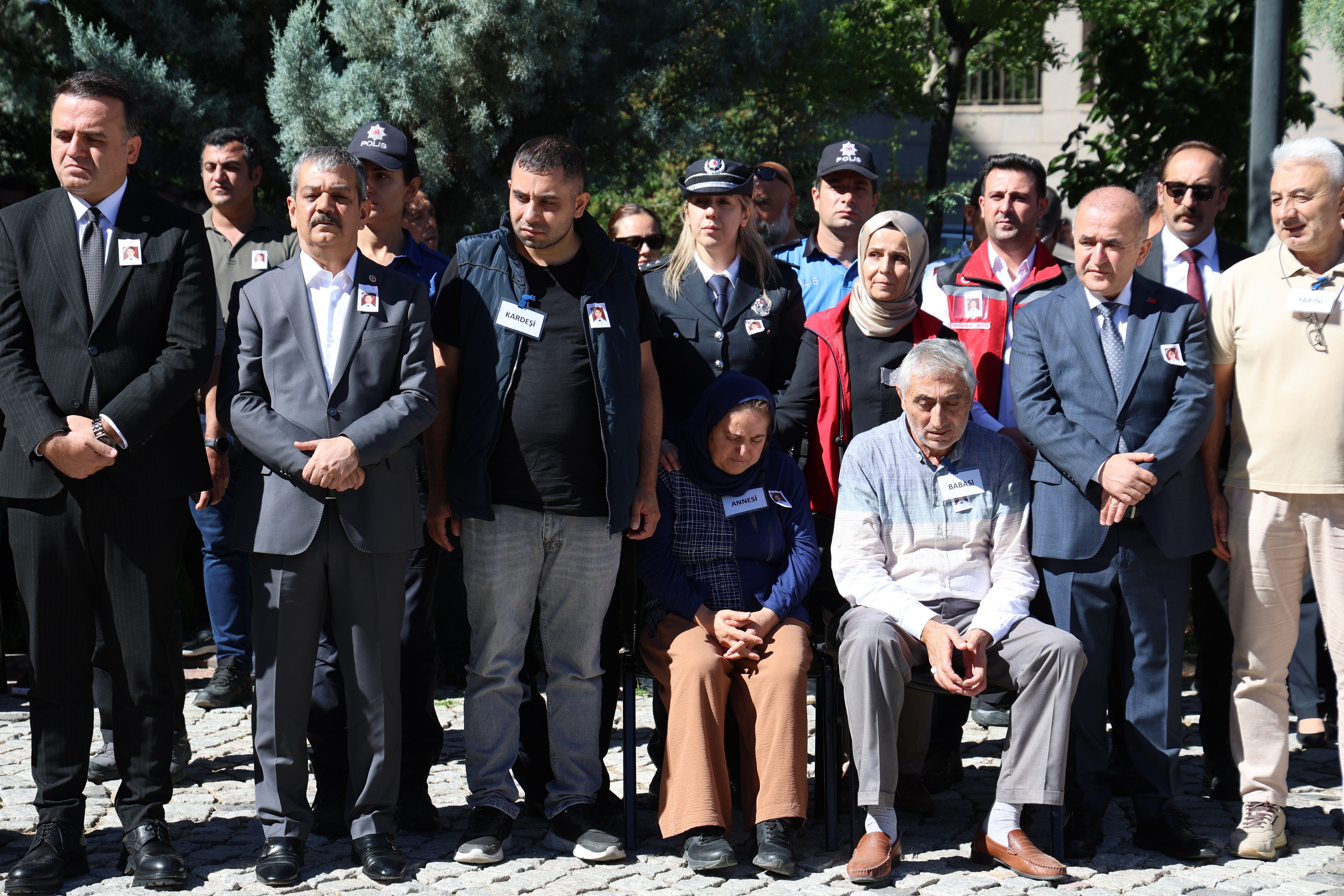 Bir Çocuk Babası Genç Polis Için Gözyaşları Sel Oldu! Mert Ozan Şindi Memleketine Uğurlandı (11)