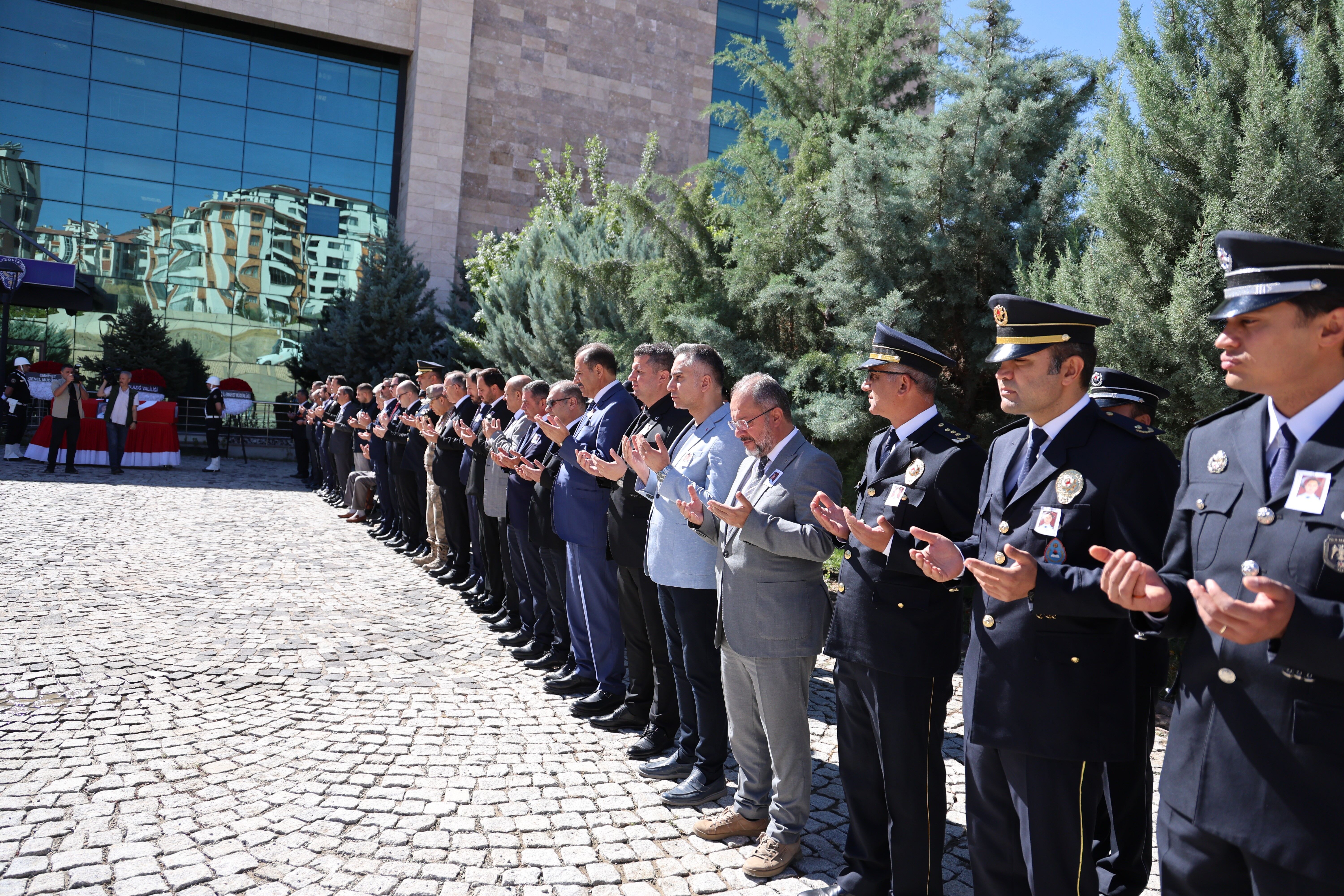 Bir Çocuk Babası Genç Polis Için Gözyaşları Sel Oldu! Mert Ozan Şindi Memleketine Uğurlandı (9)