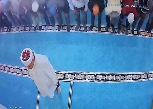 Camide Kediye Tekme Attı! Görüntüler Tepki Çekti, Başsavcılık Harekete Geçti (2)