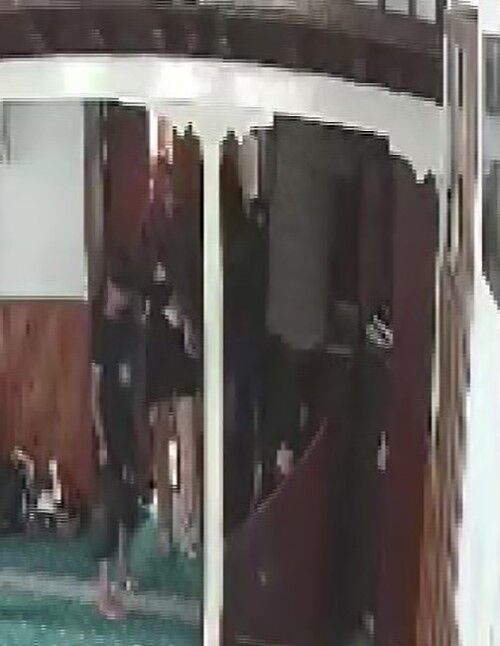Camiye Namaz Kılmaya Gitti, Yankesicilerin Hedefi Oldu! Cüzdanı Ve Altınları Çalındı (4)