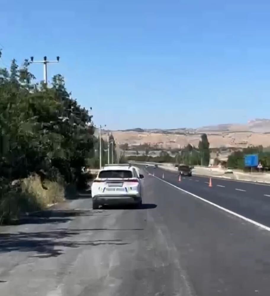 Ceza Yememek Icin Esini Yolda Birakti Polisin Cezasi Olay Oldu (5)
