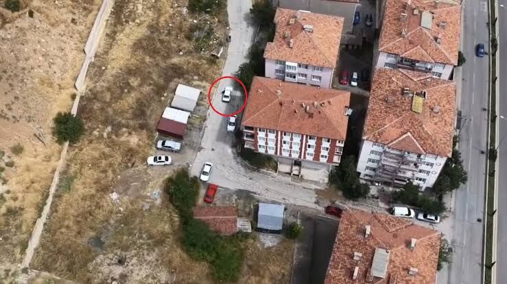 Denetimi Gorunce Akilalmaz Hamle Ehliyetsiz Surucu Yolcuyla Yer Degistirdi (1)