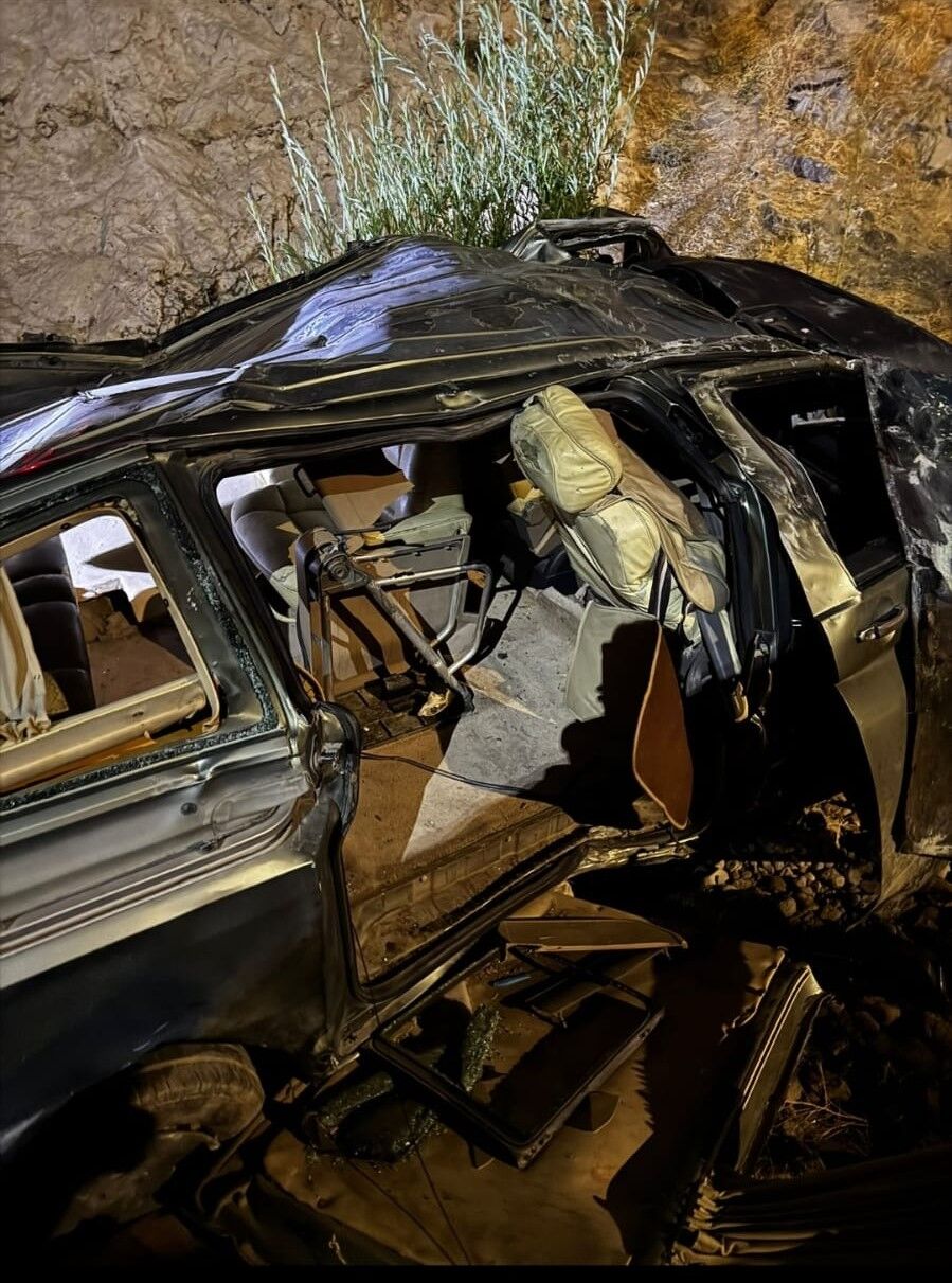 Dere Yatağına Uçan Otomobilde Can Pazarı! 1 Kişi Hayatını Kaybetti (3)