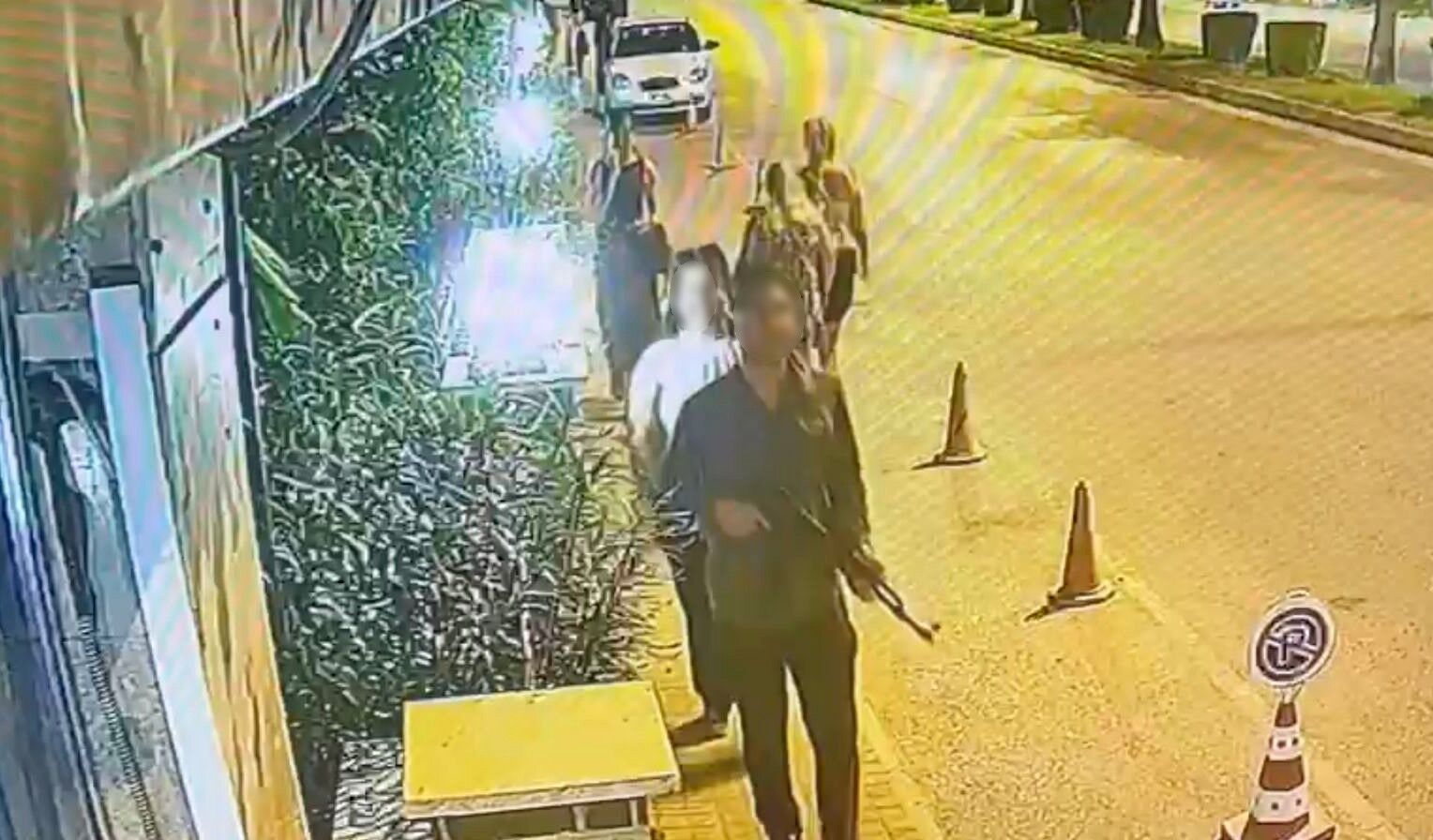 Elinde Uzun Namlulu Silahla Sokağa Çıktı! Jandarmayı Alarma Geçirdi, Gerçek Şaşırttı (4)