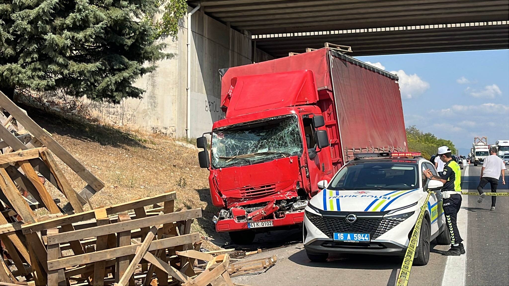 Emniyet Seridinde Tamir Faciasi Surucu Feci Sekilde Can Verdi (2)