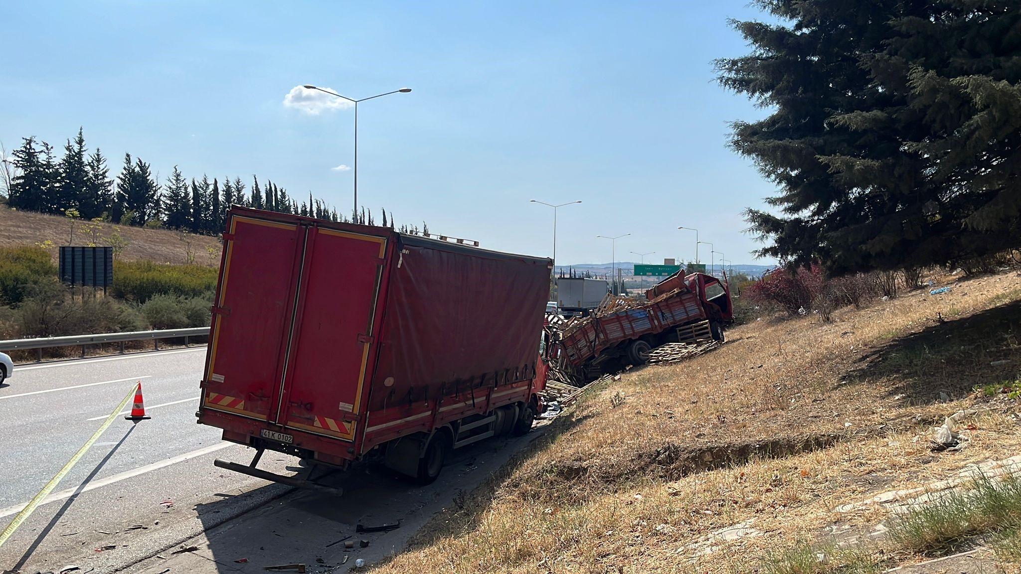 Emniyet Seridinde Tamir Faciasi Surucu Feci Sekilde Can Verdi (4)