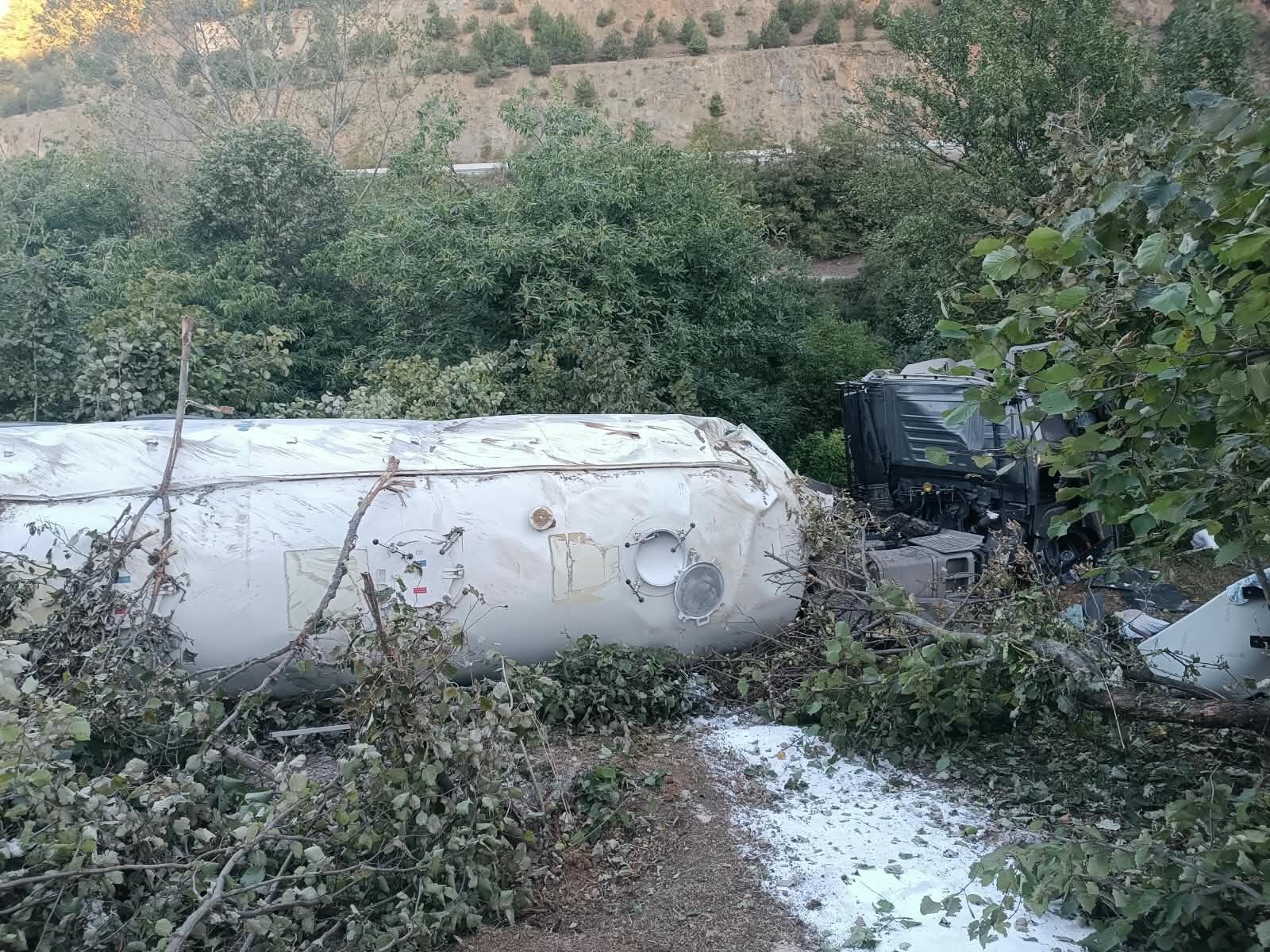 Eşiyle Birlikte Yola Çıkmıştı… Devrilen Tır Can Aldı (2)