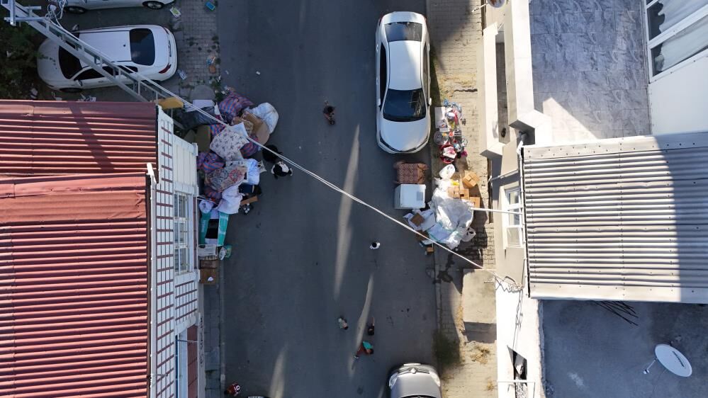 Hasta Annesine Refakat Etti Diye Esi Tarafindan Sokaga Atildi (2)