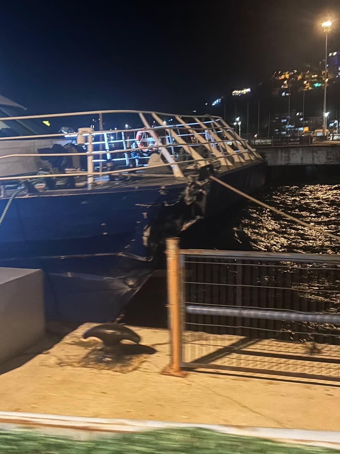 Ido Deniz Otobusu Iskeleye Carpti Yolcularin Panik Anlari Kamerada (2)
