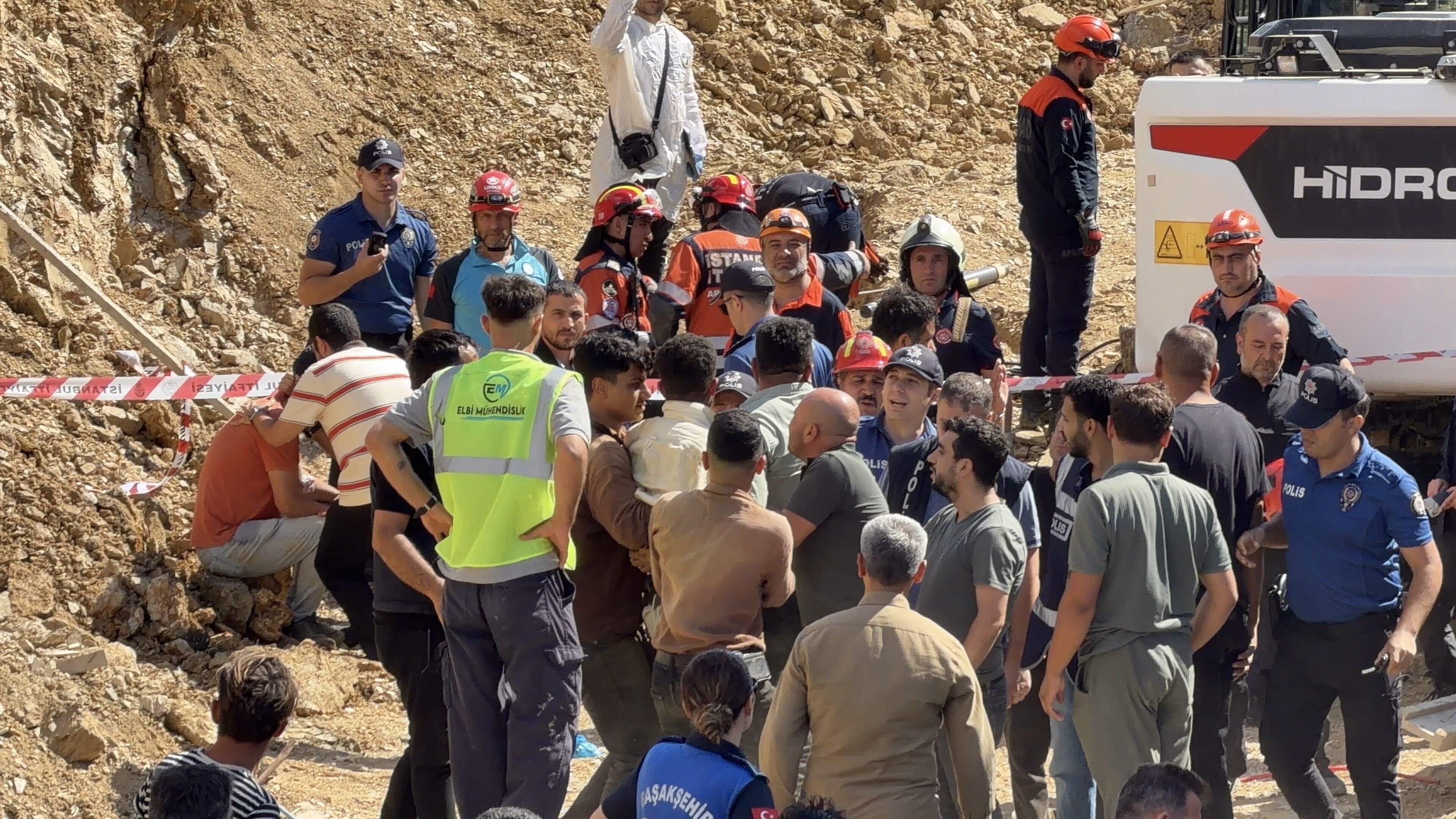 İnşaat Alanında Dehşet! Toprak Altında Kalan Işçi Için Acı Haber (2)