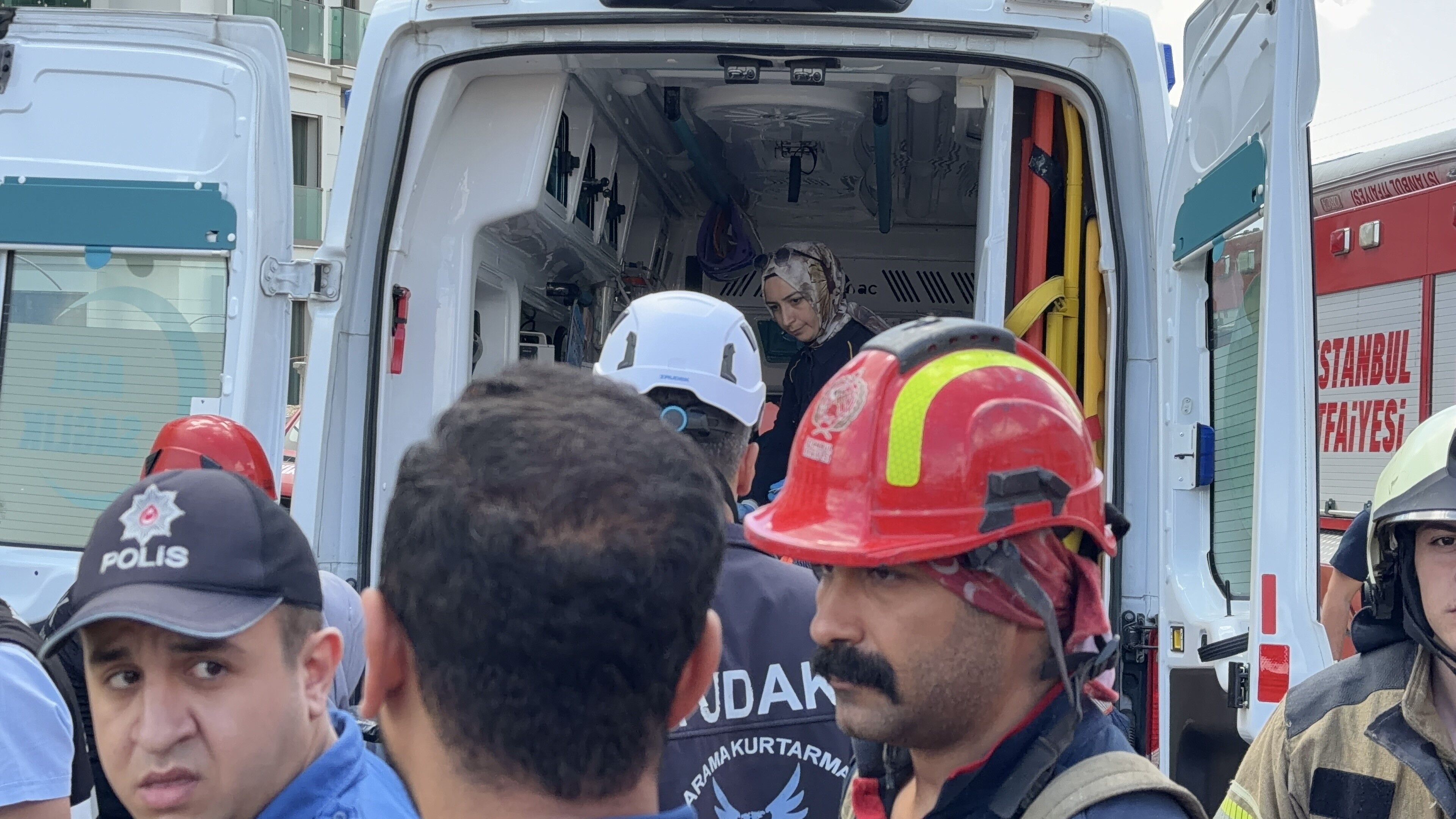 İnşaat Alanında Dehşet! Toprak Altında Kalan Işçi Için Acı Haber (9)
