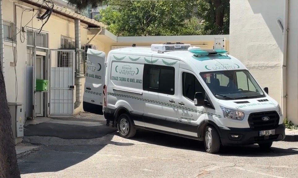Kayıp Olarak Aranıyordu... Hastane Bahçesindeki Çalılıkların Arasında Ölü Bulundu (4)