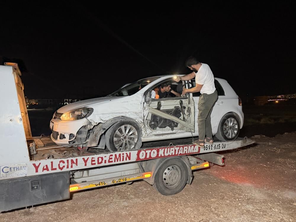Kaza Yaptilar Panelvani Birakip Kactilar Polis Simdi Onlari Ariyor (2)